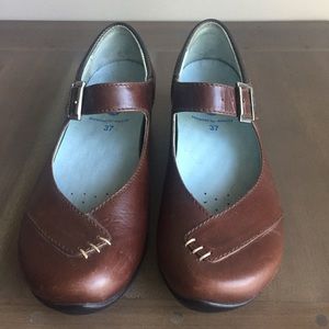 WOLKY Brown Leather low heel Buckle  Maryjanes